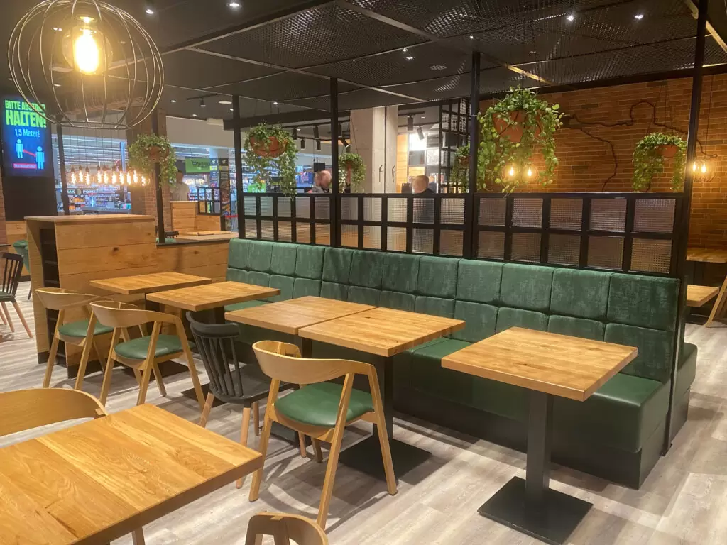 Caféeinrichtung Weißenfells - Sitzbereich