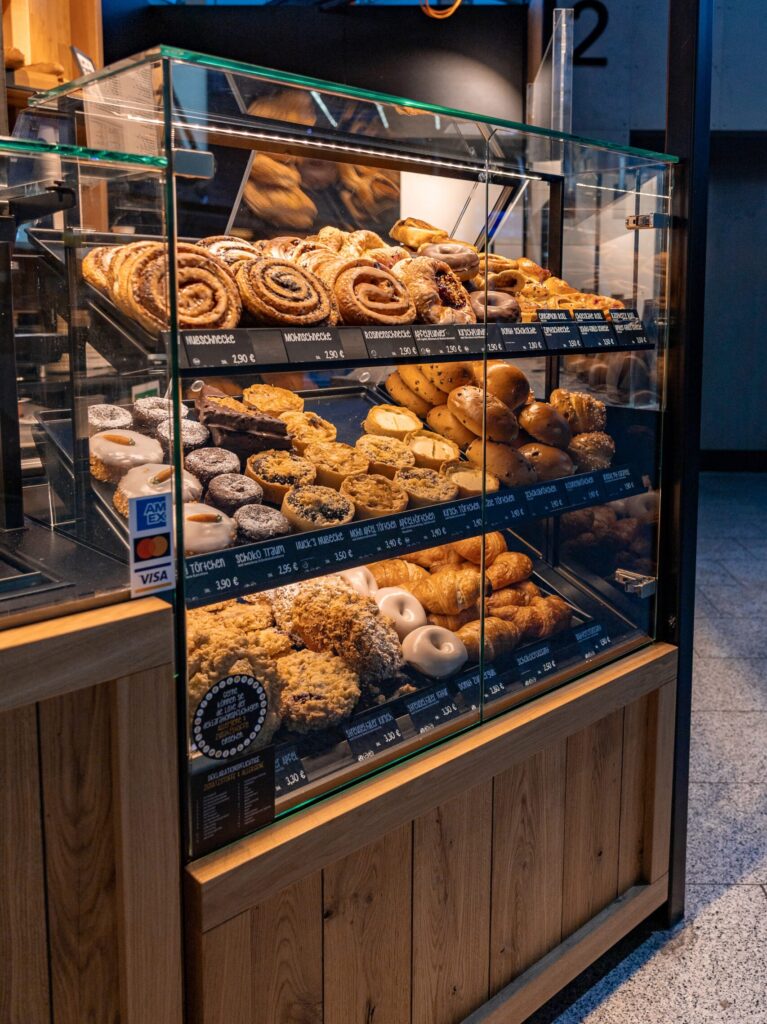 Bäckerei Huck Frankfurt Flughafen - Auslage Gebäck