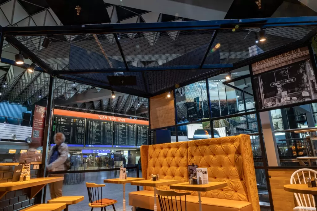 Bäckerei Huck Frankfurt Flughafen - Sitzbank