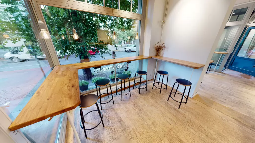 Cafe 93 Berlin - Sitzbereich am Fenster