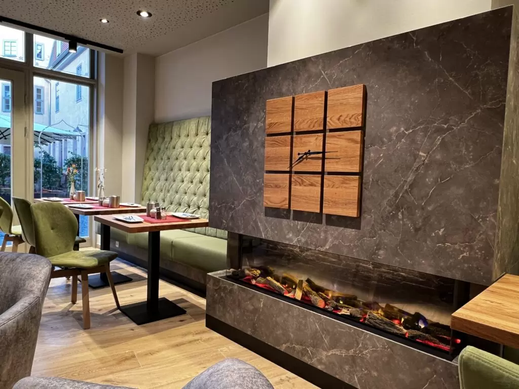 Erbenhof Weimar Uhr und Kamin