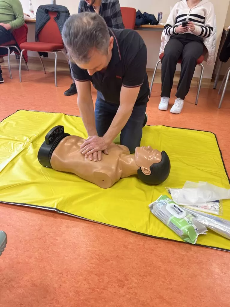 Erste Hilfe Kurs Herzmassage