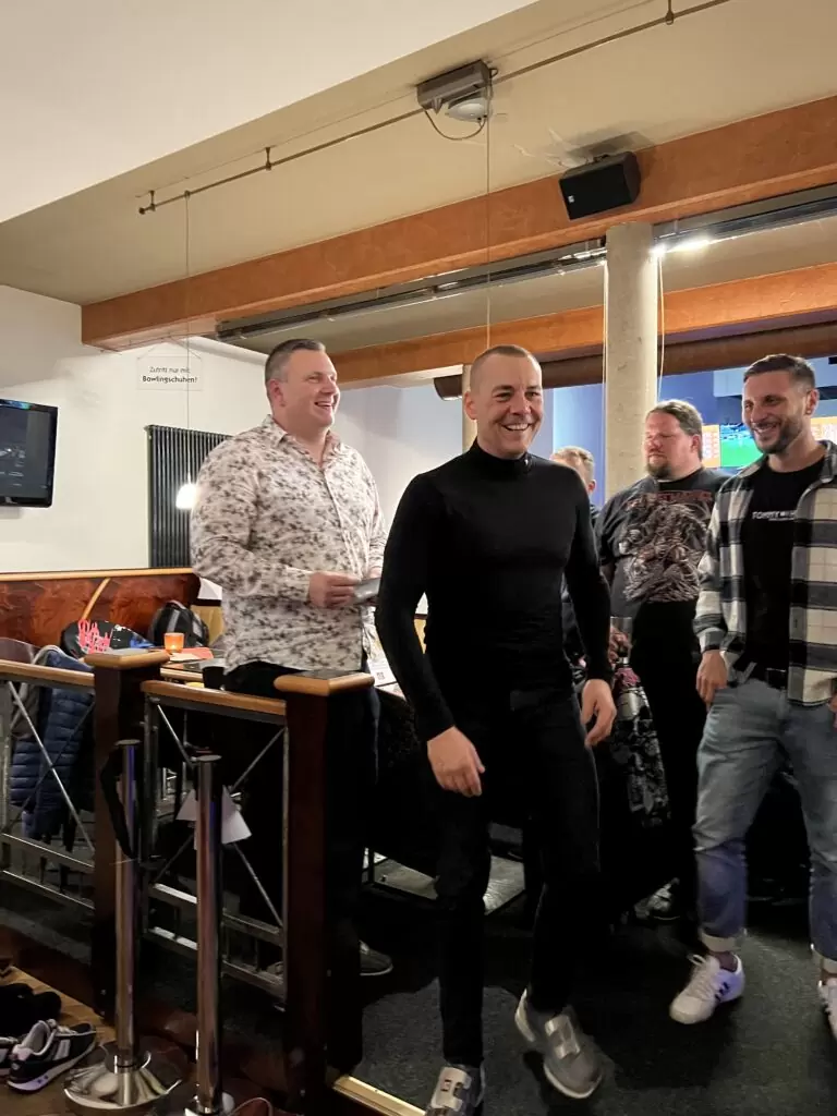 Weihnachtsfeier 2023 das Team mit Freude am Spiel